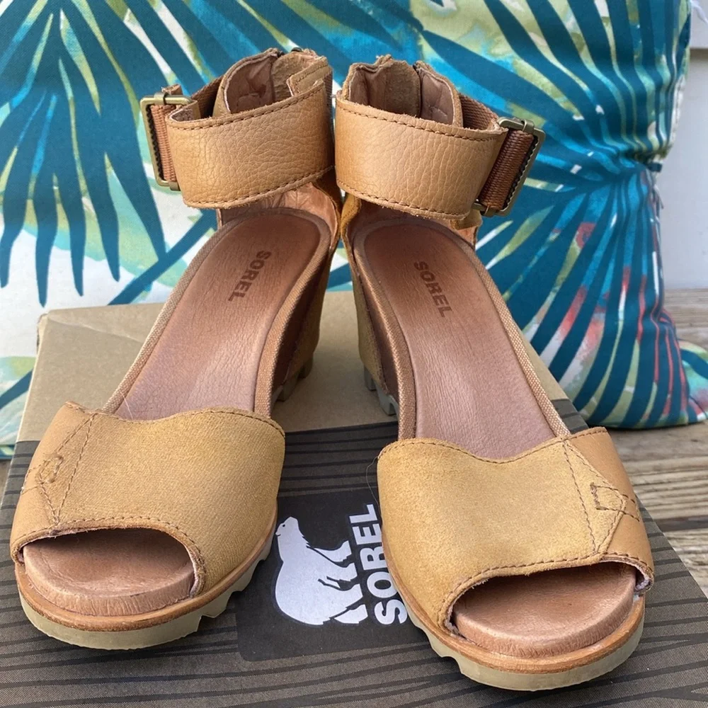 SOREL Joanie wedge sandal. Size 6 US, 23cm tan - Picture 3 of 6